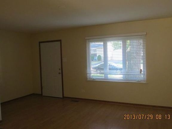 5th image of 401 E Maple Dr