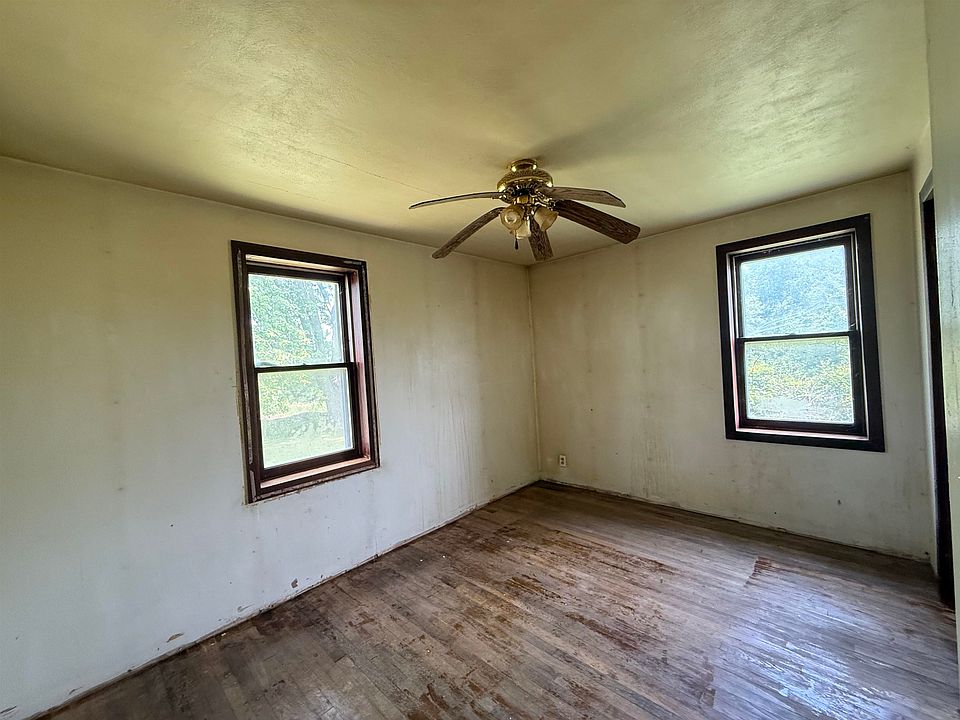 13th image of N2591 Meade St