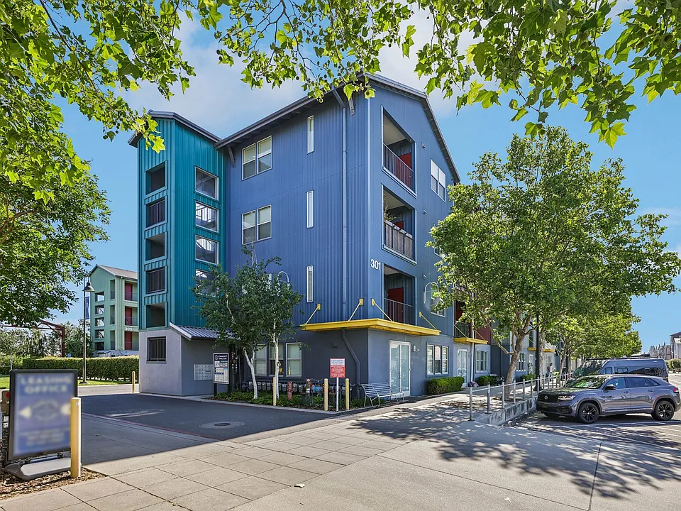 Theatre Square Apartments