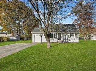 25 Sheraton Dr, Poughkeepsie, NY 12601
