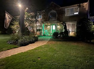 2 Delaware Dr, East Brunswick, NJ 08816