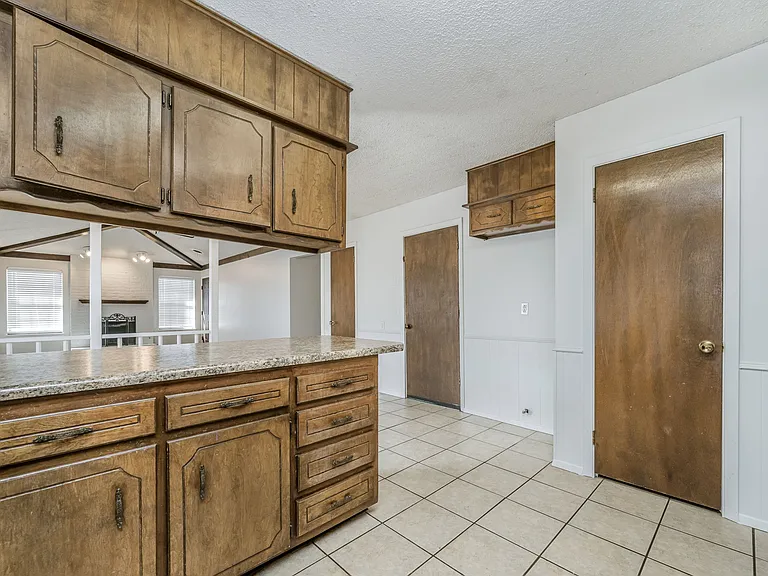 6004 Estacado Ln — Photo 8