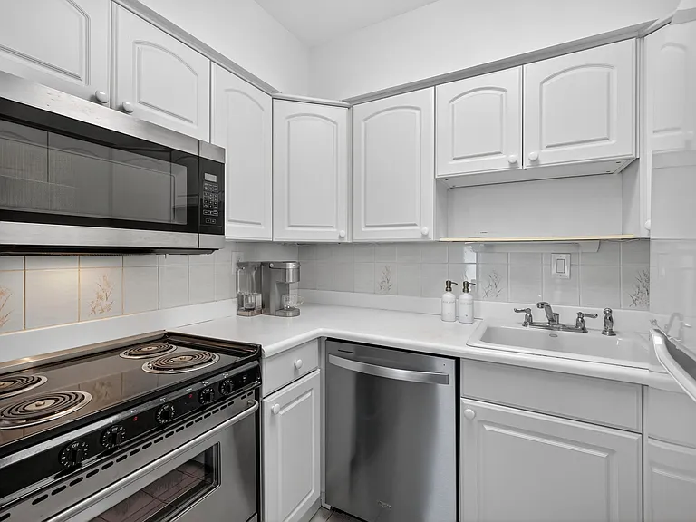 1850 S Ocean Dr #301 — Photo 27