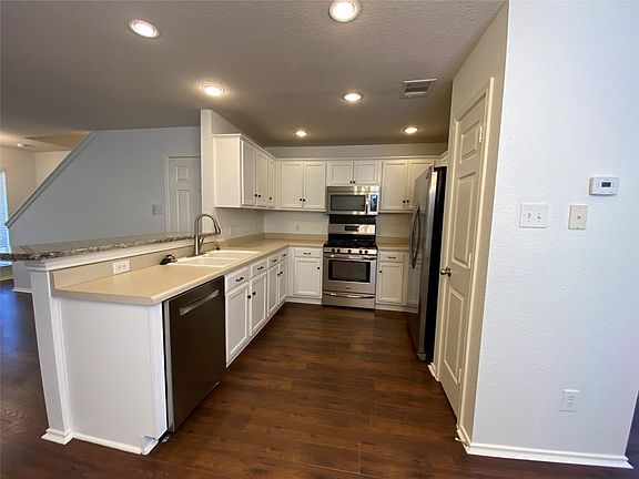 5th image of 2715 Fairview Dr