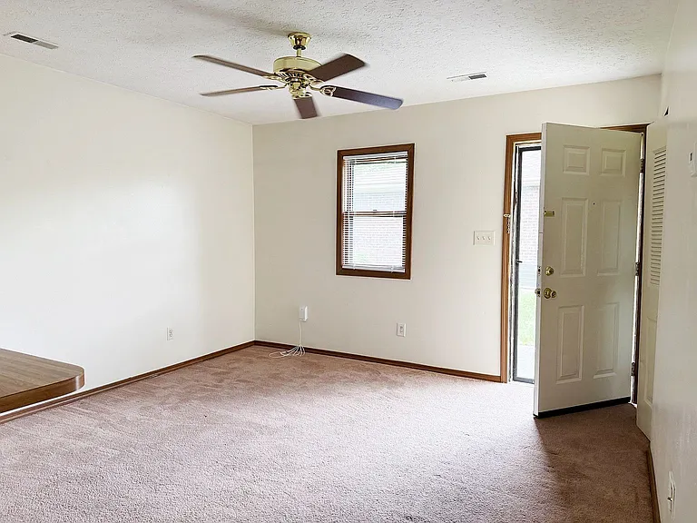 922 Pepper Tree Ln #A — Photo 8
