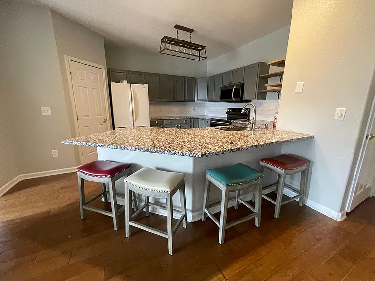 677 Canyon Dr — Photo 4