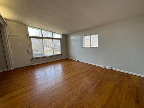 2nd image of 2058 Sun Valley Dr