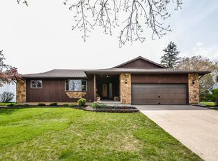 405 Saline River Dr, Saline, MI 48176
