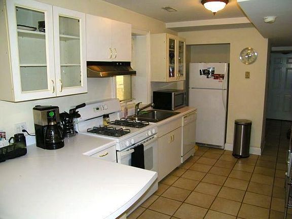 3rd image of 1133 W Wrightwood Ave #Gdn