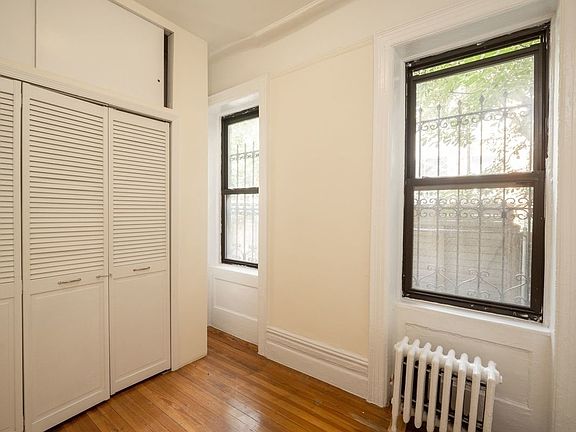 3rd image of 115 Washington Pl APT 3