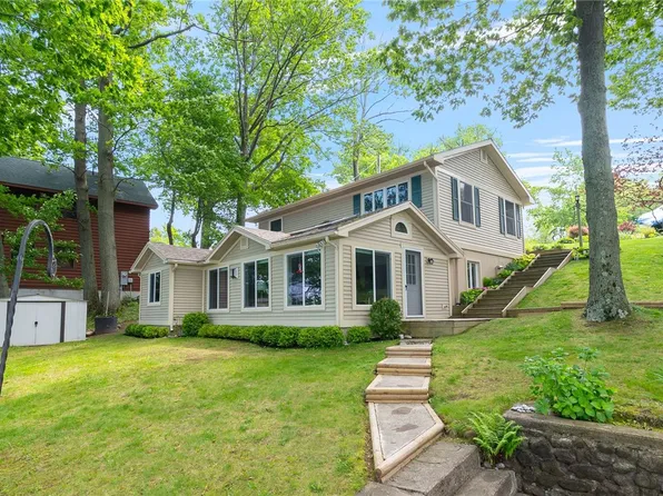 7503 Phelps Ave, Wolcott, NY 14590