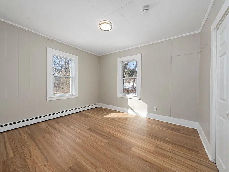 27 Glendale St — Photo 3