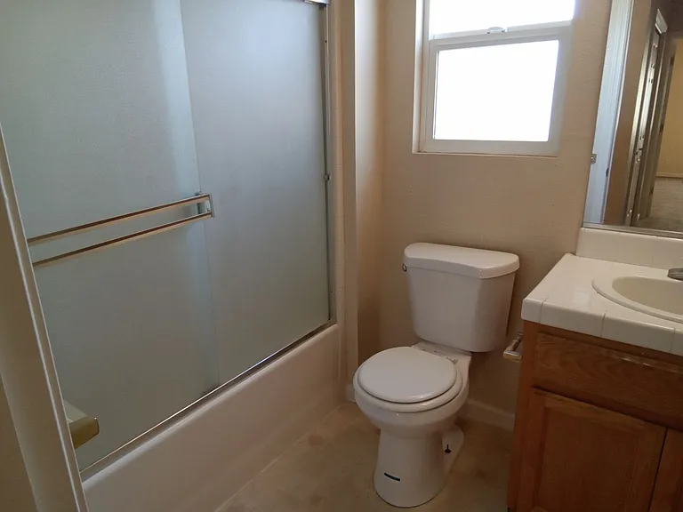 558 Vermont Ave #B — Photo 6