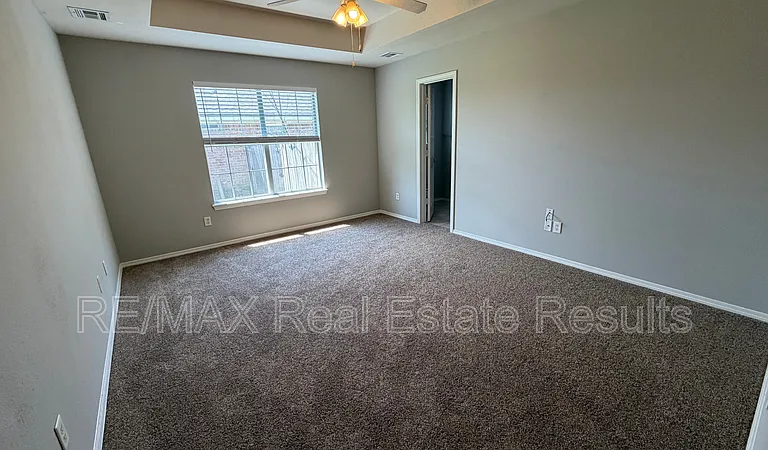 2400 SW 15th St — Photo 10