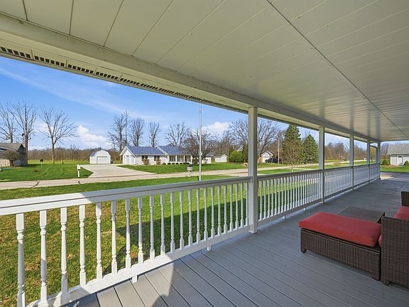 3rd image of 675 Gillcrest Dr