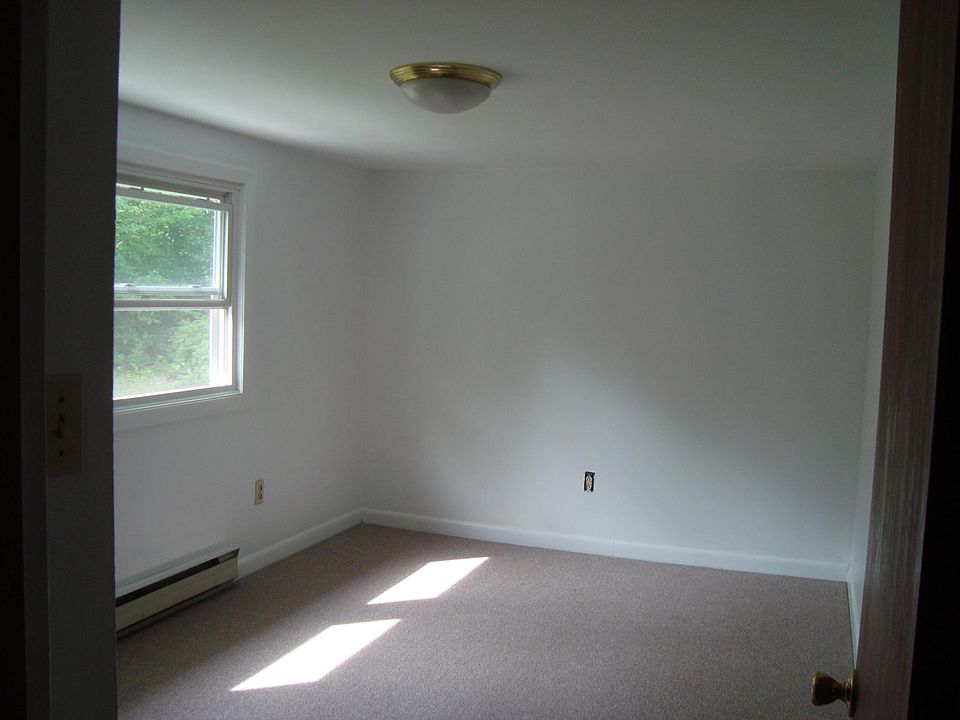 9 Oak Ave Freeport ME Zillow