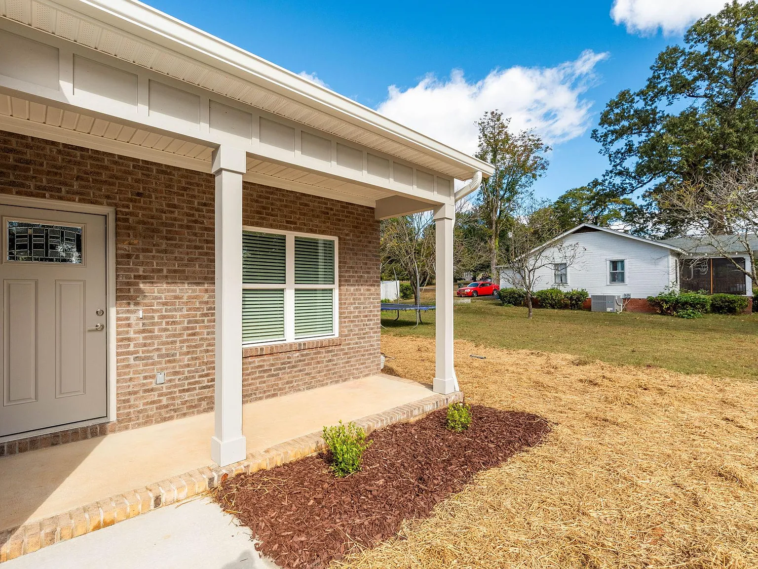 3 bed, 1250 sqft, $1,975 — Photo 3