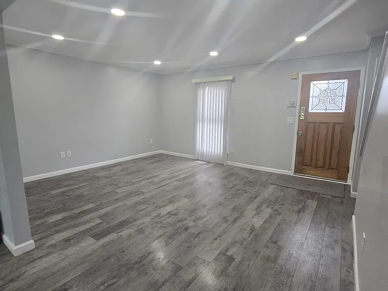 8410 Hickory Dr — Photo 5
