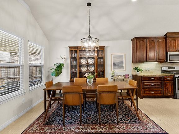 4th image of 2614 Kinnersley Ct