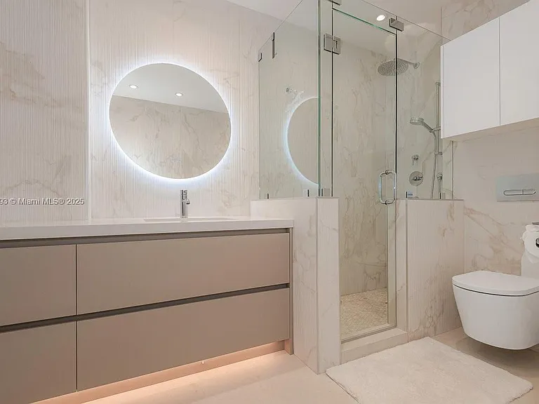 2301 Collins Ave #20 — Photo 20