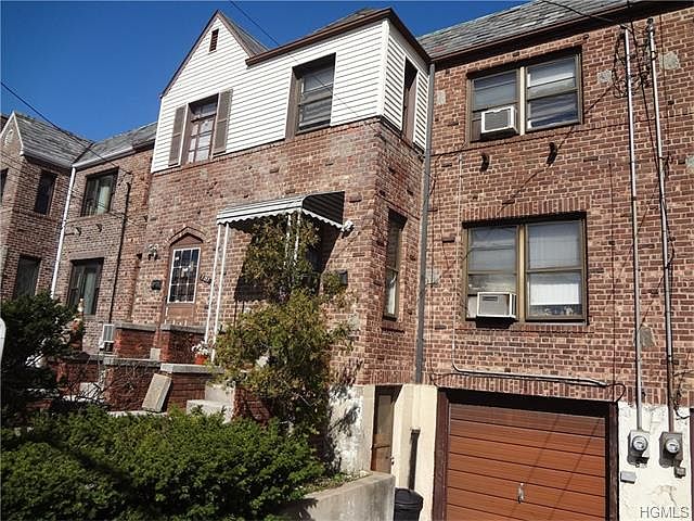 2nd image of 1013 Rhinelander Ave