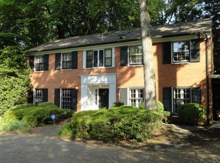 6827 Wilson Ln, Bethesda, MD 20817