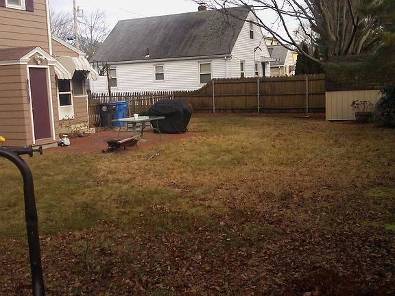 5th image of 22 Fairlawn St