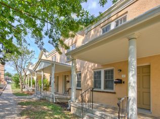 20 Fairview Ct, Camden, NJ 08104