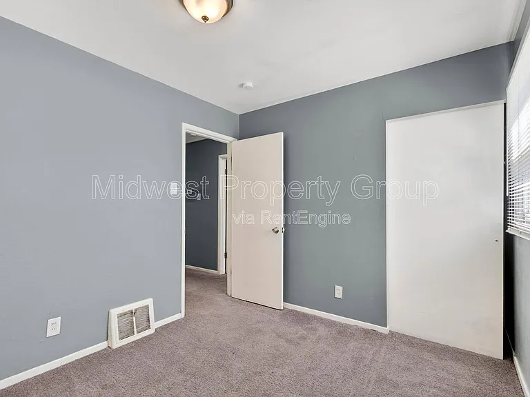 409 Shepley Dr — Photo 16