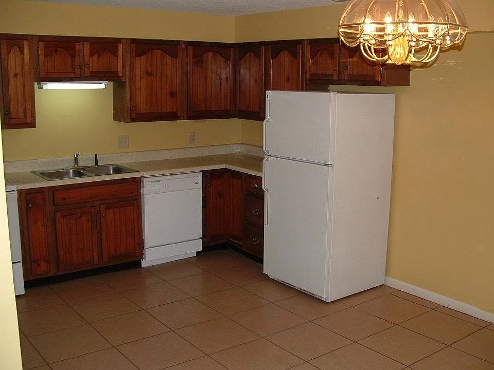 Kitchen - refrigerator, stove and dishwasher included