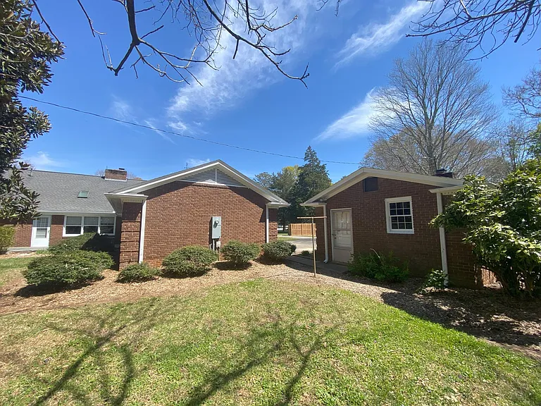 2400 E Blackstock Rd — Photo 3