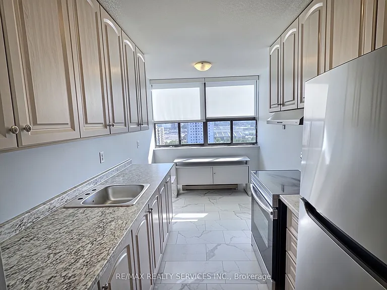 18 Knightsbridge Rd #1812 — Photo 10