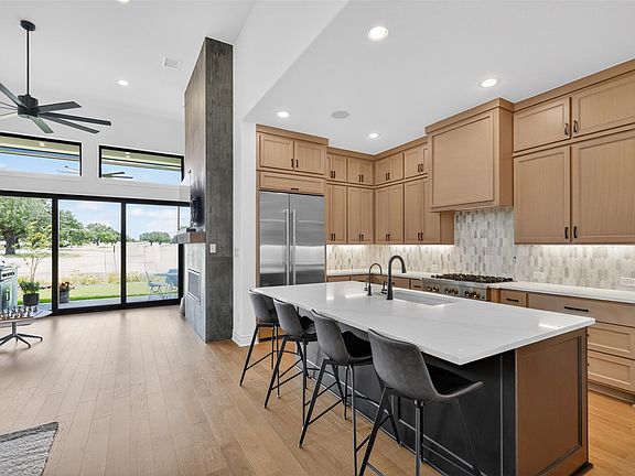 5th image of 305 Indigo Ln
