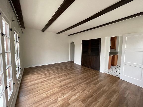 137 S. Canon Dr. #6 Beverly Hills, CA 90212 - 1 bedroom - 1 bath: Living Room