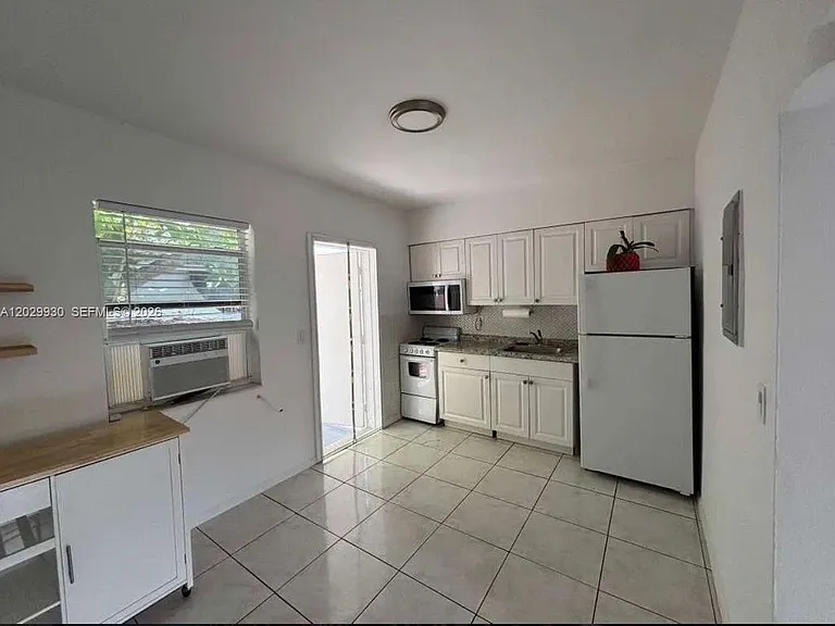 424 NE 64th St #2 — Photo 3