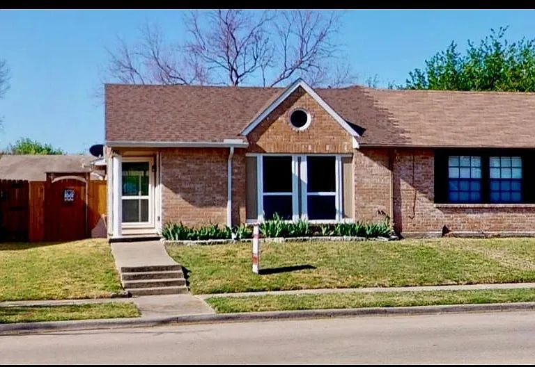 4511 Chapman St — Photo 1