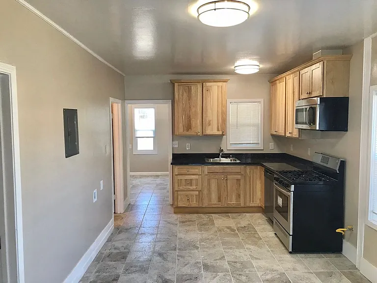 3521 Center Ave — Photo 4