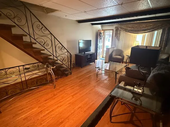 2642 S Iseminger St, Philadelphia, PA 19148