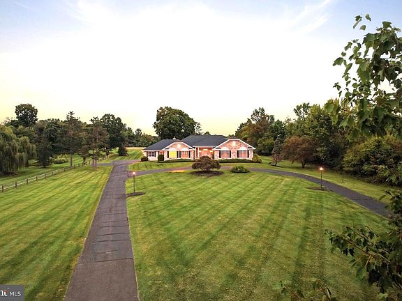 3rd image of 225 Grove Valley Ct