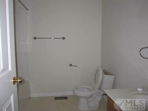 4th image of 401 Woebegona Way