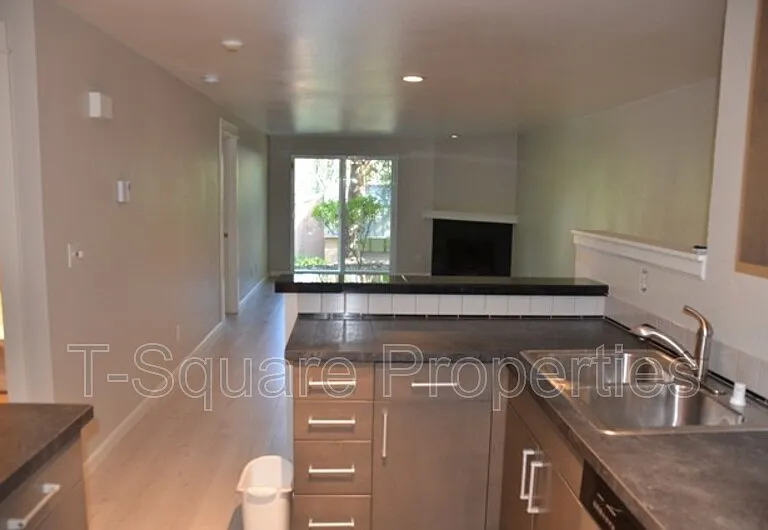 726 Kirkland Cir #C-103 — Photo 4