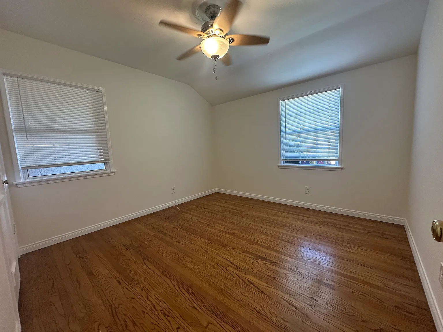 3 bed, 1062 sqft, $4,700 — Photo 3
