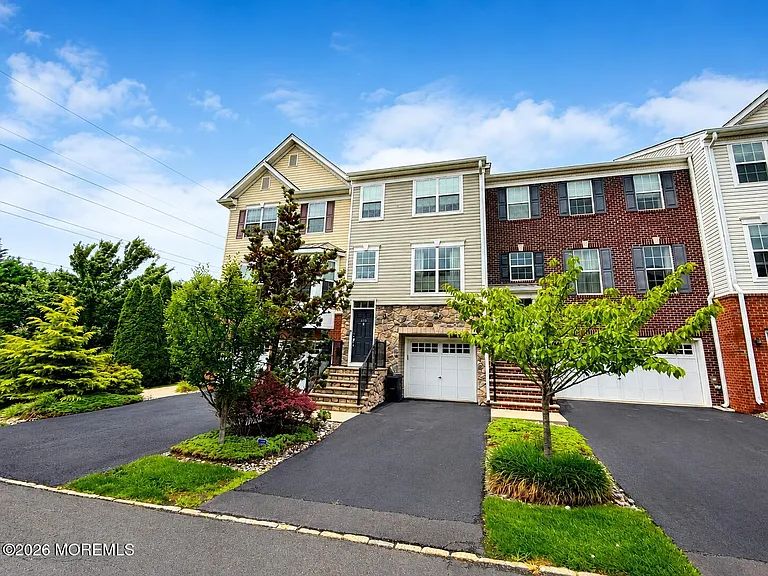 235 Yale Blvd — Photo 1