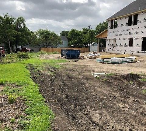 3rd image of 702 Parks Ave