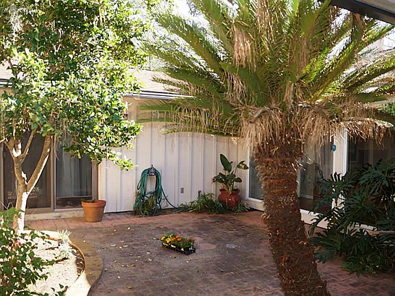 4th image of 507 S Shadowbend Ave