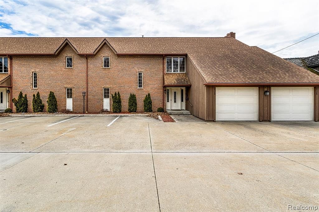 2528 Military St, Port Huron, MI 48060 Zillow