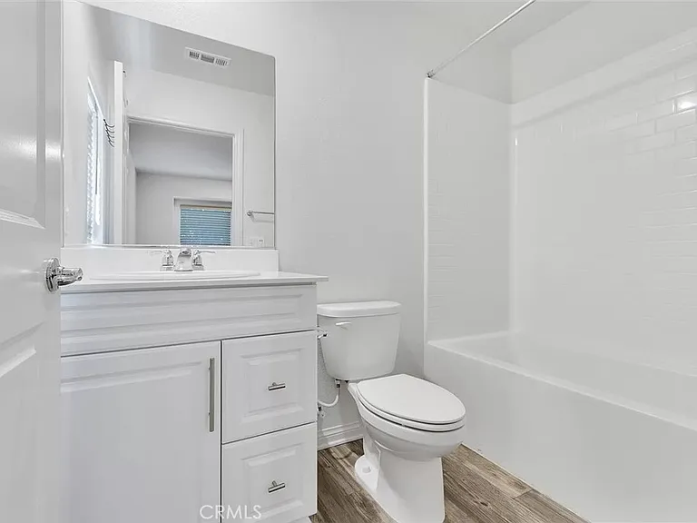 14700 Sherman Way — Photo 10
