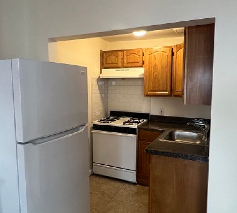 2nd image of 204 Beach 102nd St APT 1