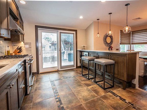 5th image of 54 Cambridge Ct