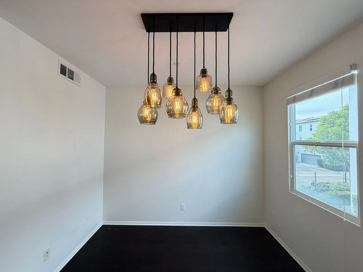 Energy-Efficient 3BR Townhome in Prime Carlsbad Location — Photo 3